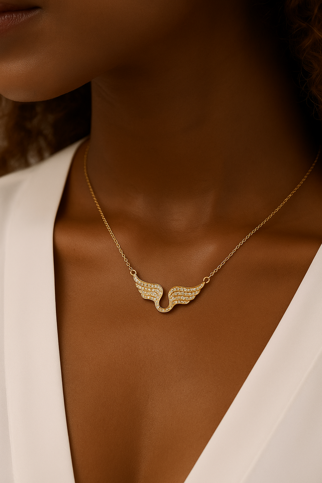 Collier pendentif en acier titane – Design Géométrique et Ailes